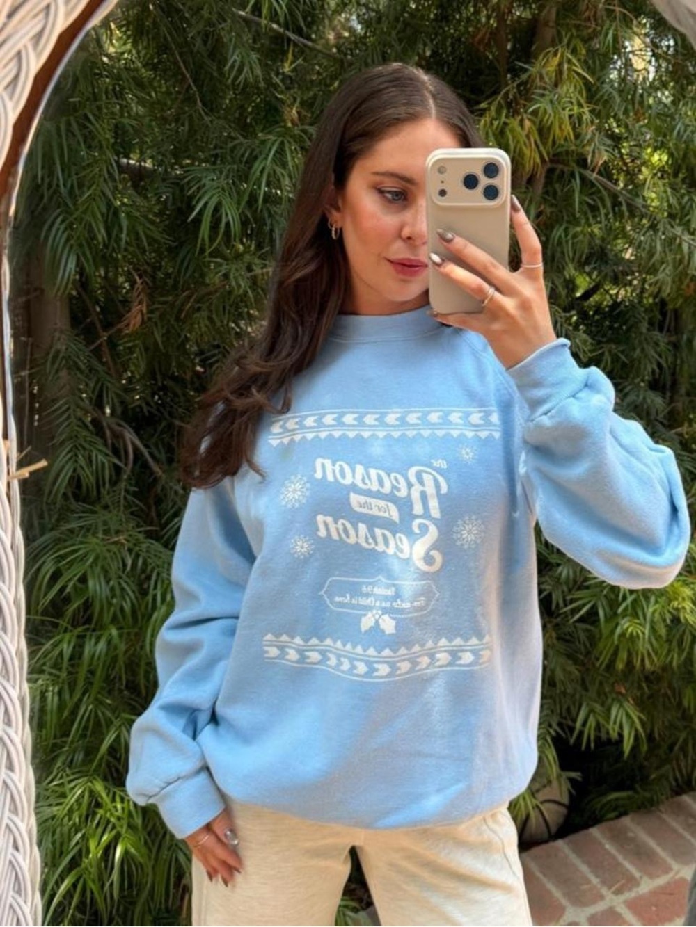 Vtg baby blue Reason For The Season sweatshirt sz L - in good condition-